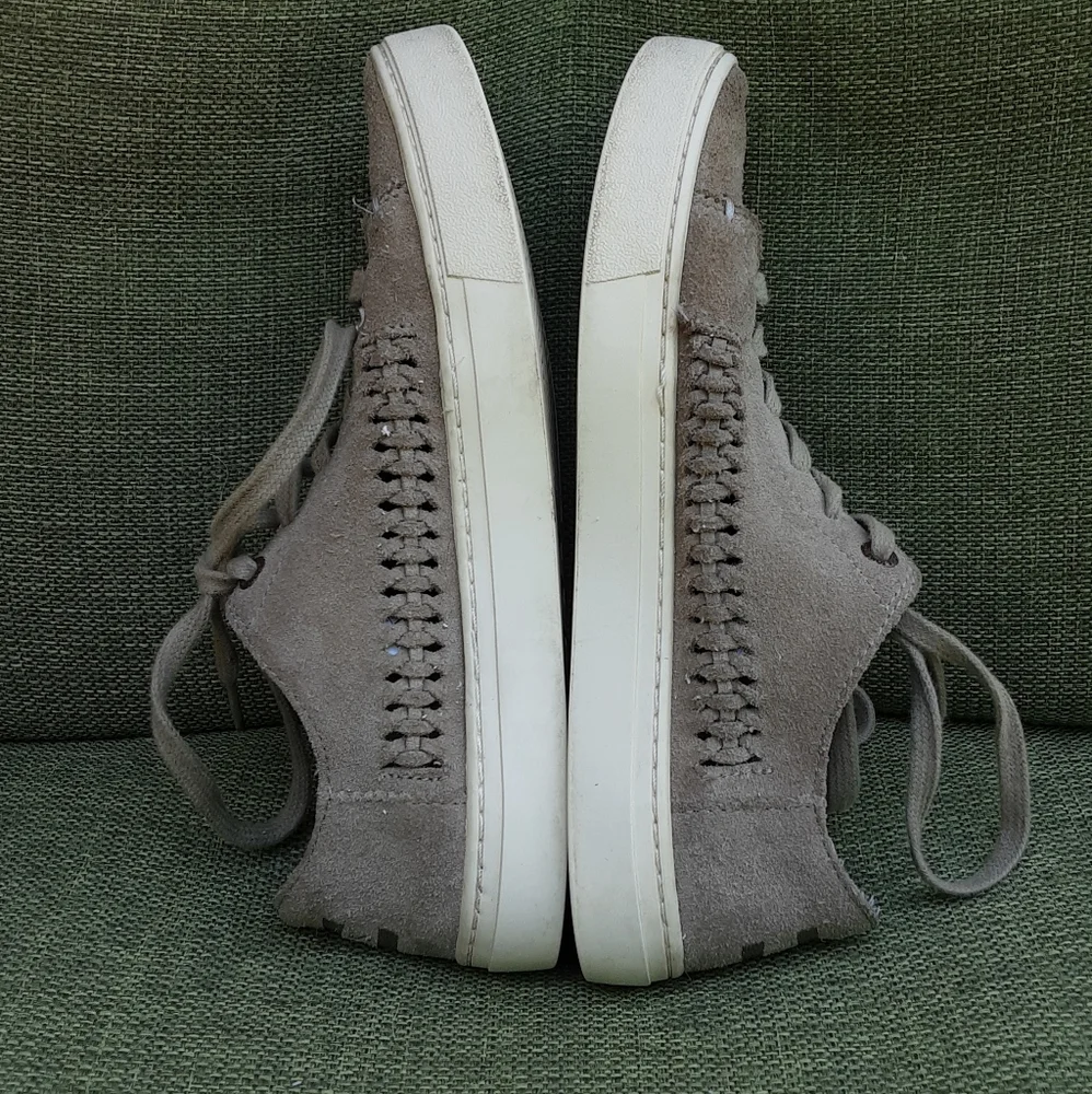 Toms suede lace up fashion sneaker. Size 6.5.
